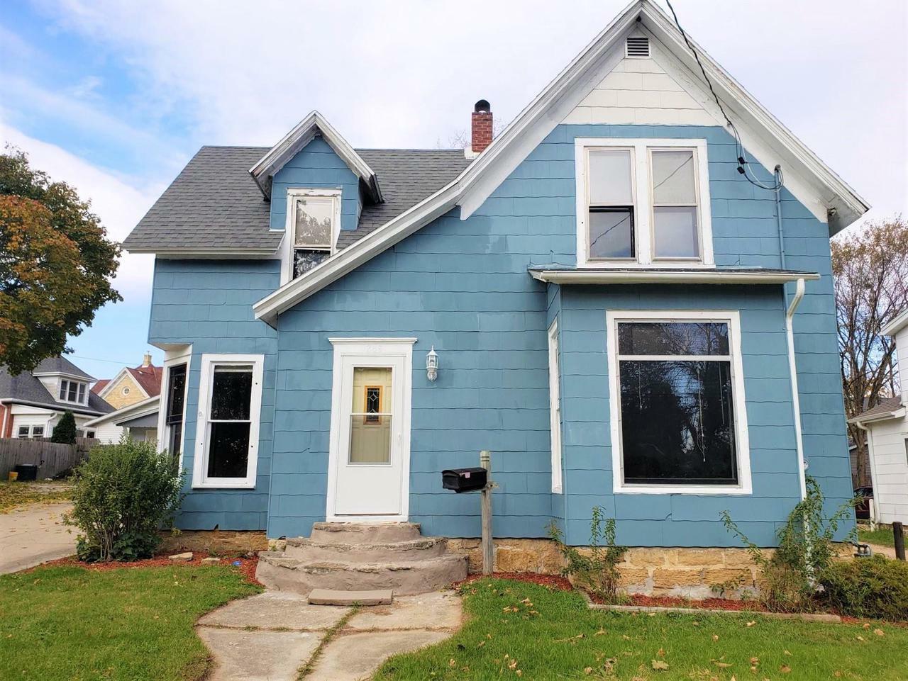 Property Photo:  206 Swift St  WI 53534 