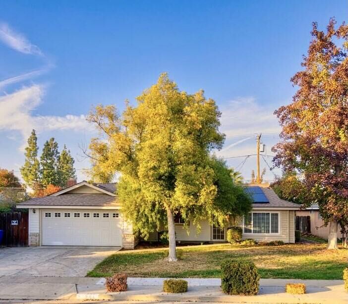 Property Photo:  254 W Amber Way  CA 93230 