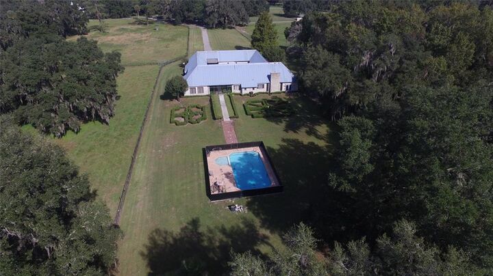 Property Photo: 19350 NW 123rd Court FL 32667