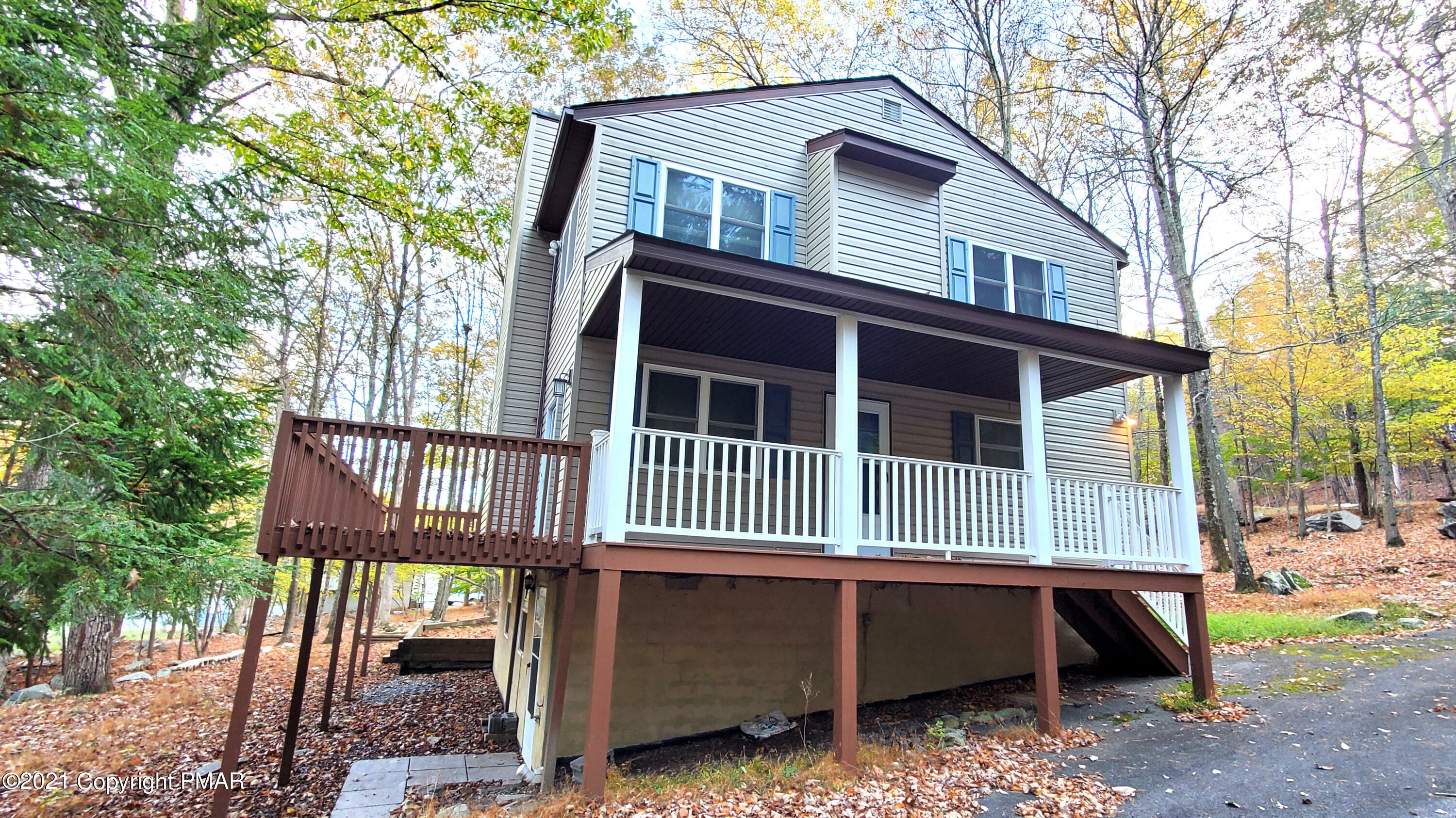 Property Photo:  2111 Southport Dr  PA 18324 