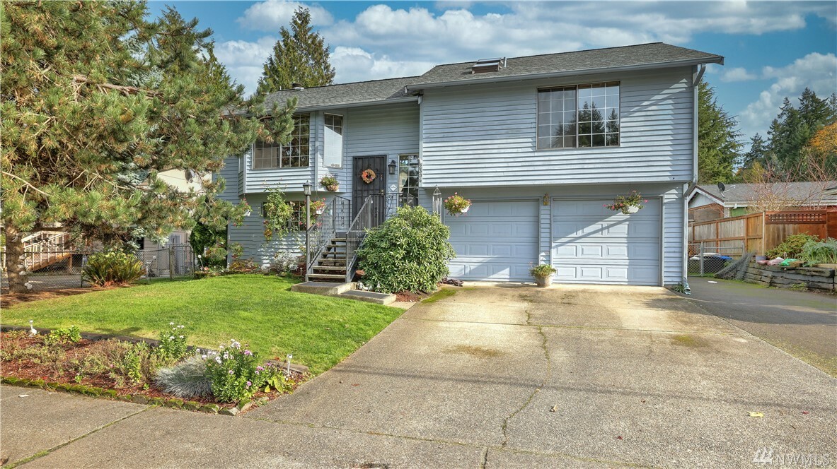 Property Photo:  2304 Aberdeen Ave NE  WA 98056 