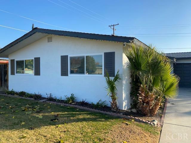 Property Photo:  926 Avocado  CA 93245 