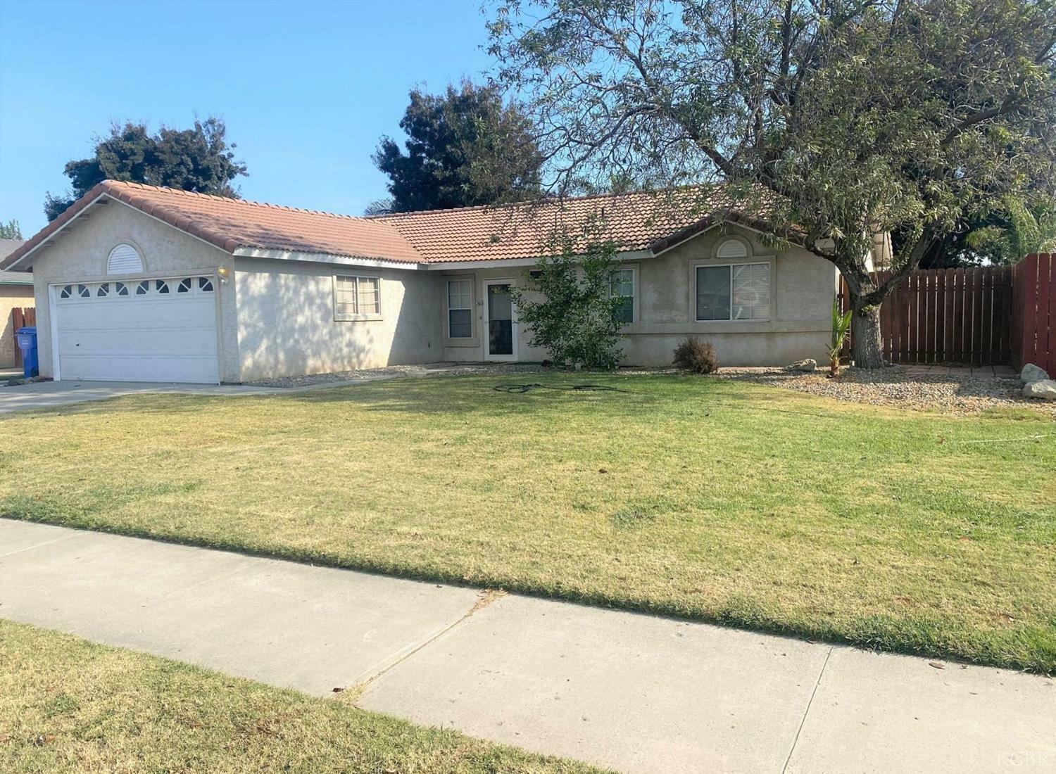 Property Photo:  366 Barcelona Drive  CA 93245 