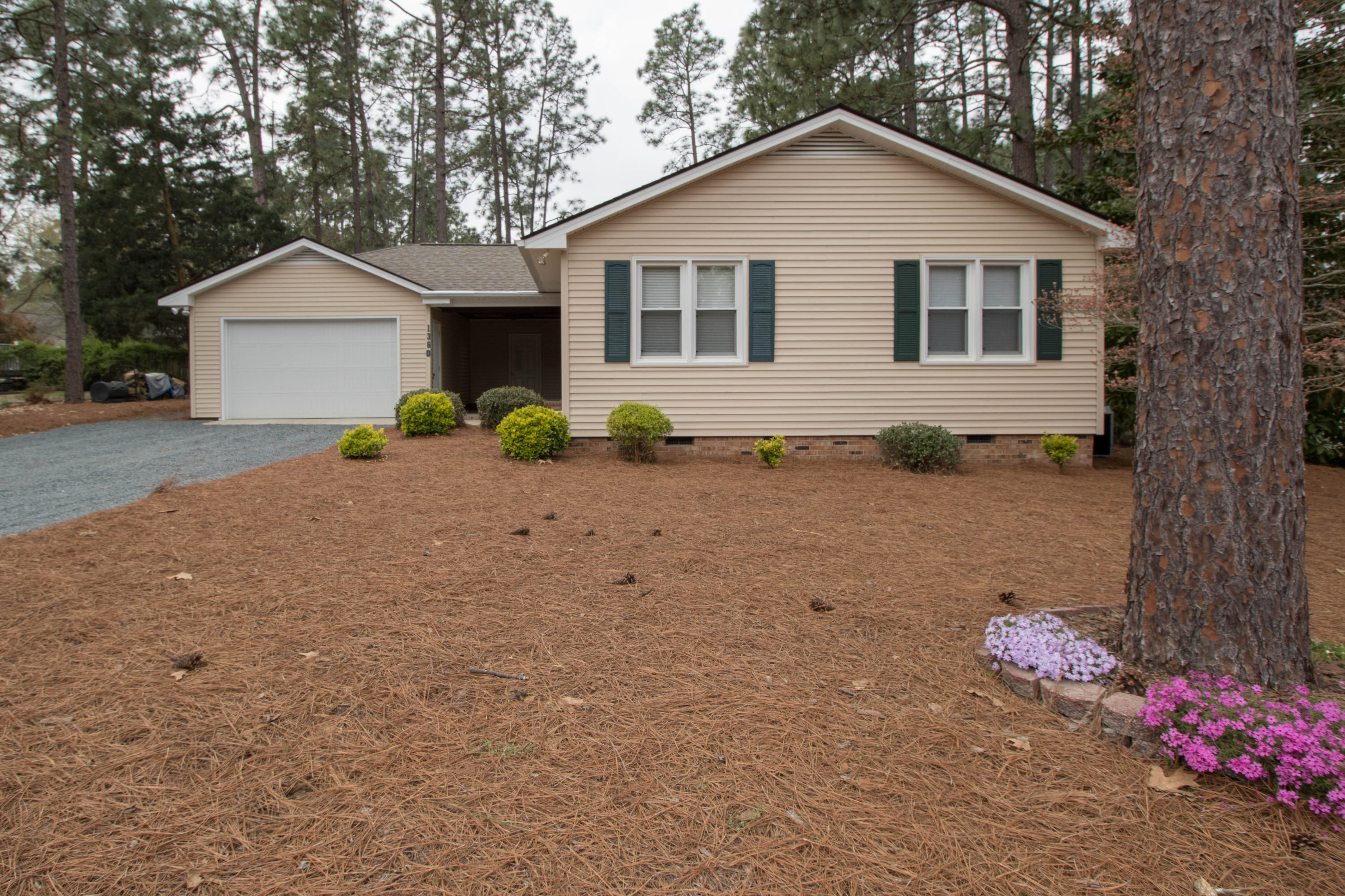 Property Photo: 1360 E Longleaf Drive NC 28374