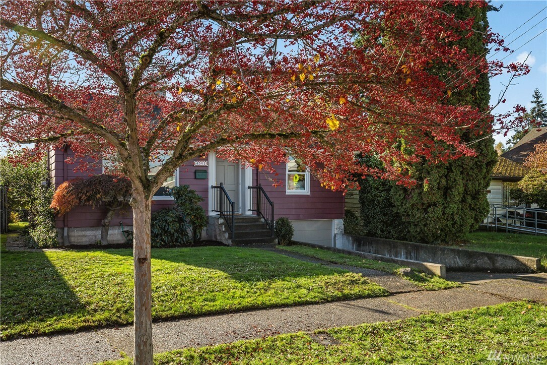 Property Photo:  4501 S Willow St  WA 98118 