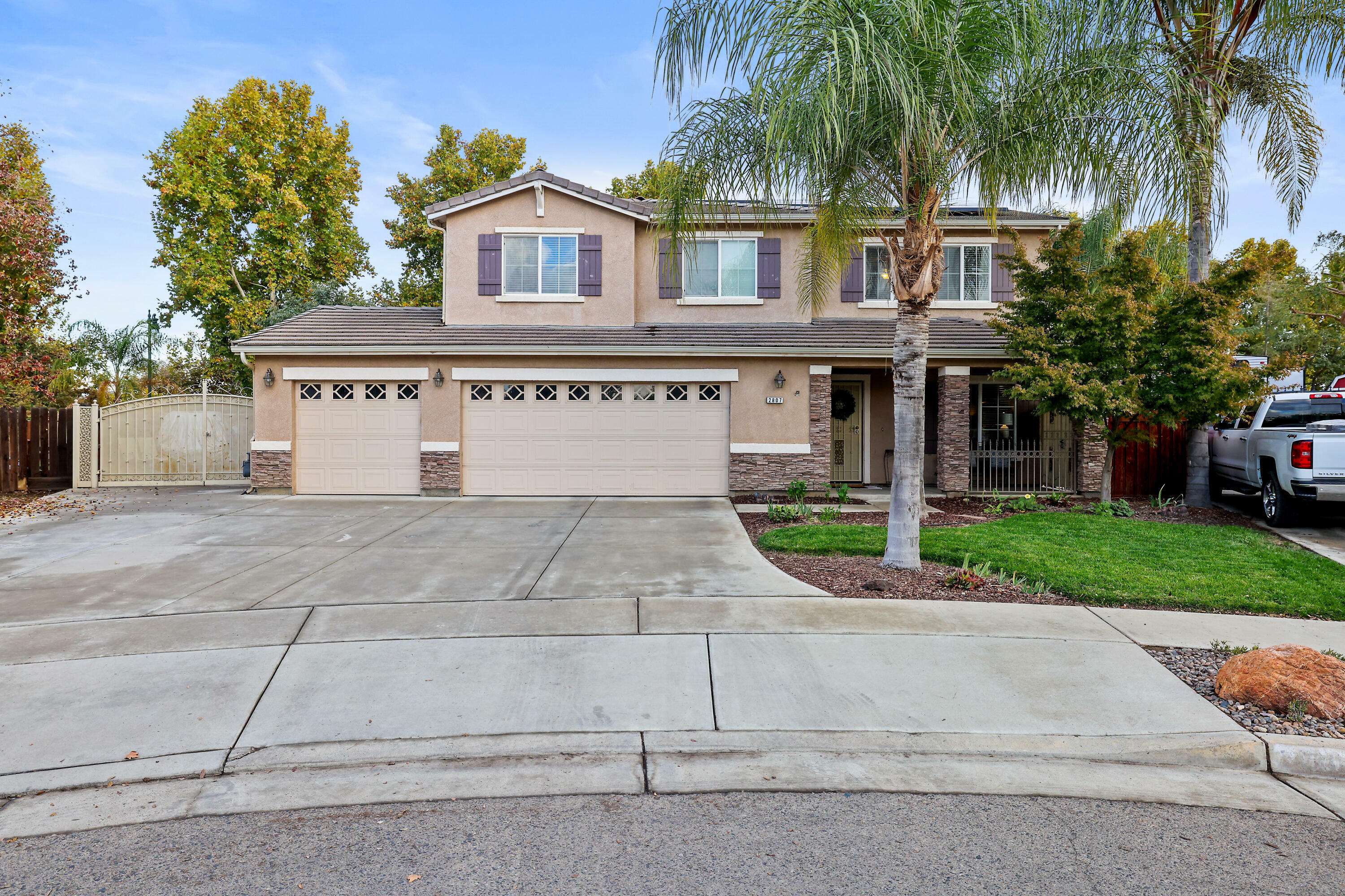 2807 W Porter Court  Visalia CA 93291 photo