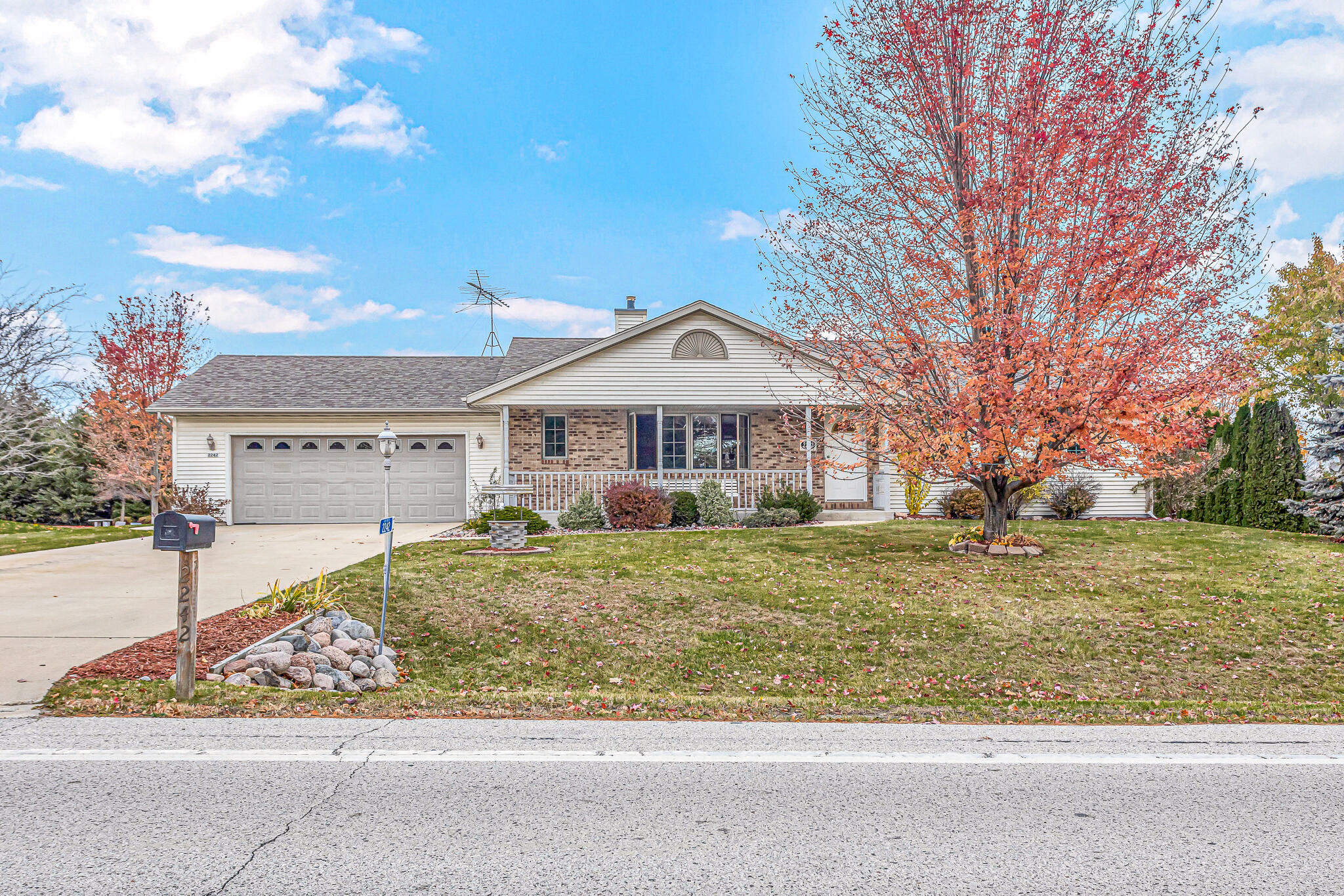 Property Photo: 2242 Lake Aire Dr WI 53081