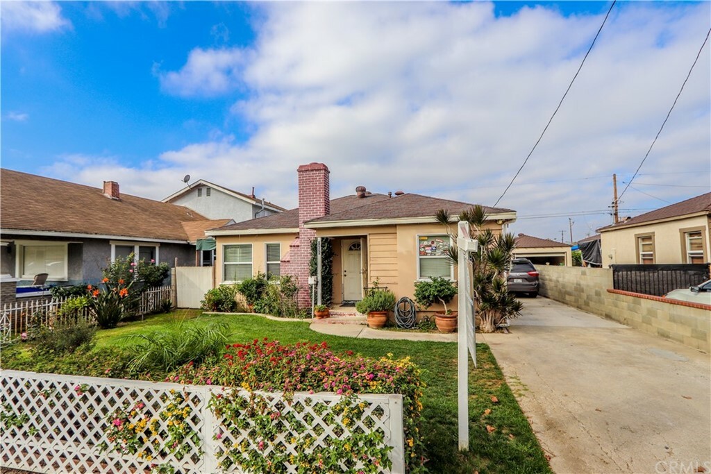 Property Photo:  1212 S Flower Street  CA 92707 