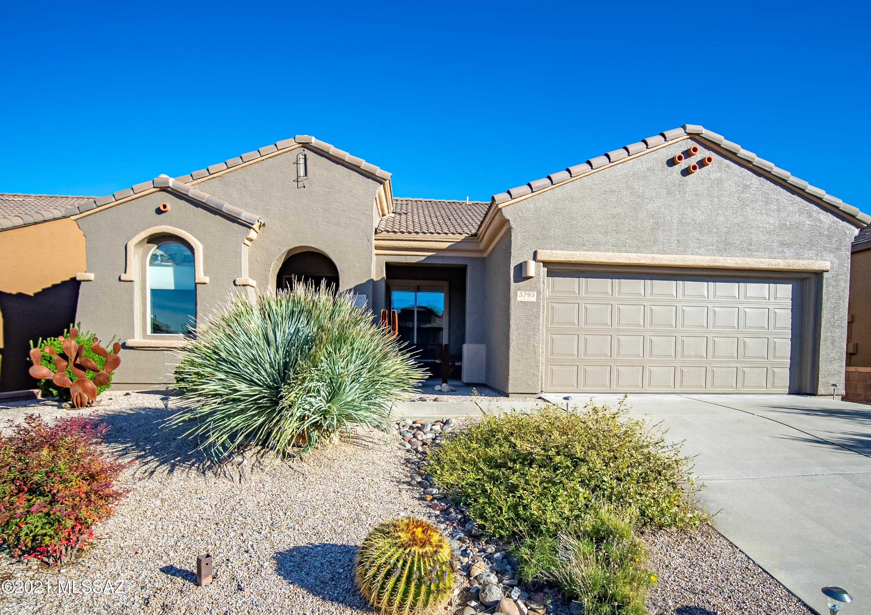 Property Photo: 5795 S Lowry Canyon Place AZ 85622