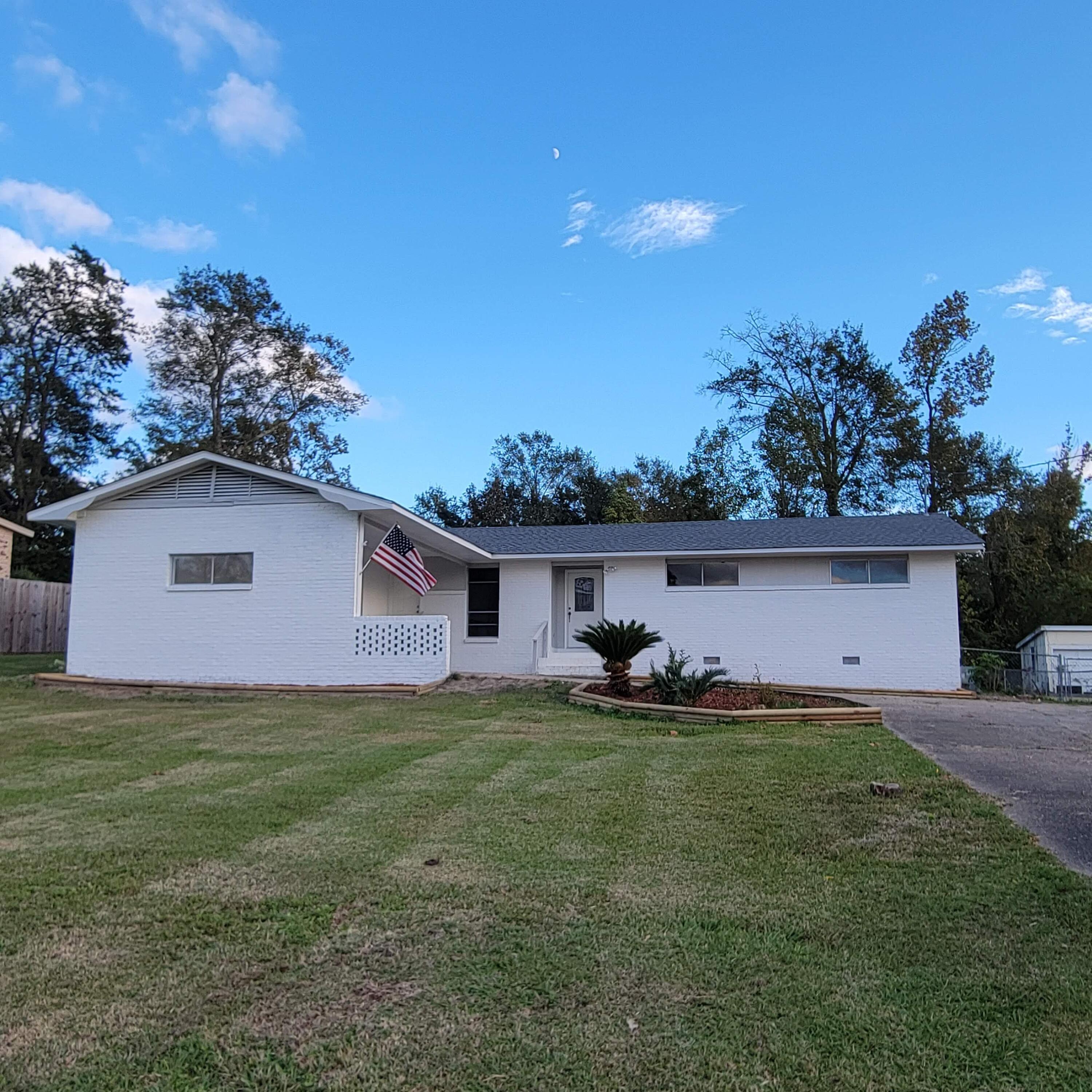 Property Photo:  106 Clark Ave.  MS 39402 