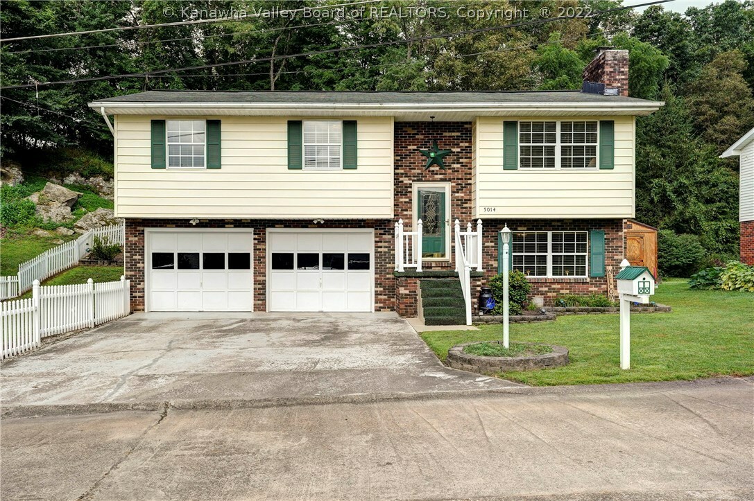 Property Photo: 5014 Elmhaven Circle WV 25313