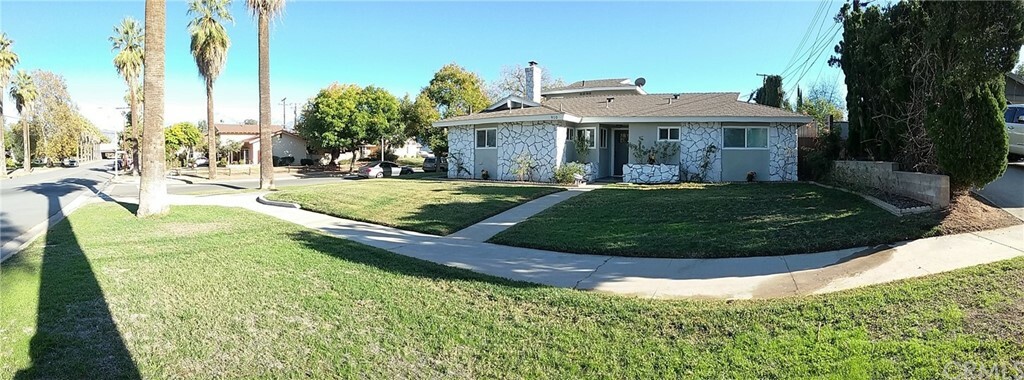 Property Photo:  910 E Palm Avenue  CA 92374 