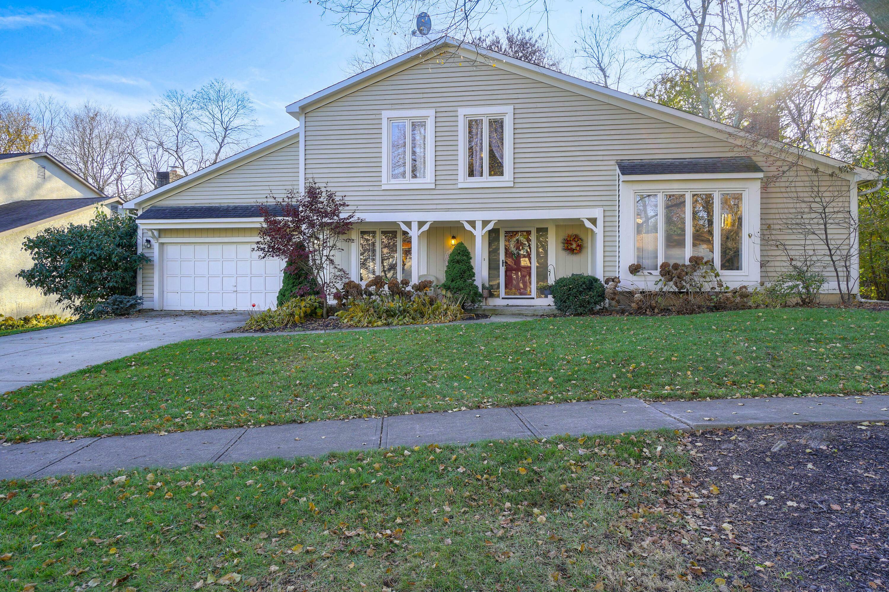 Property Photo: 811 Tweed Court OH 43085