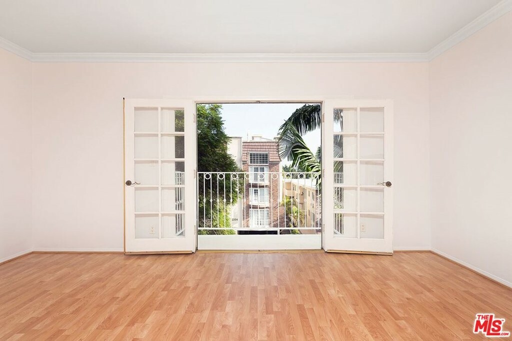 Property Photo:  2205 S Bentley Avenue 301  CA 90064 