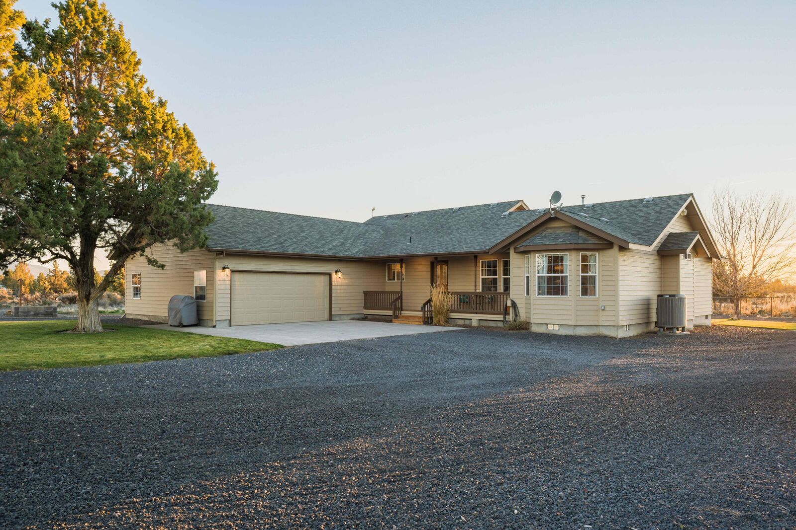 Property Photo: 885 SW Bent Loop OR 97753