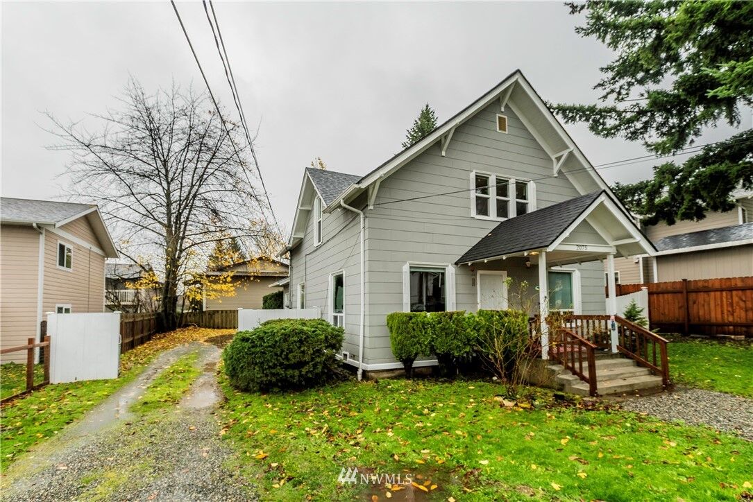 Property Photo:  2075 Cottage Place  WA 98248 
