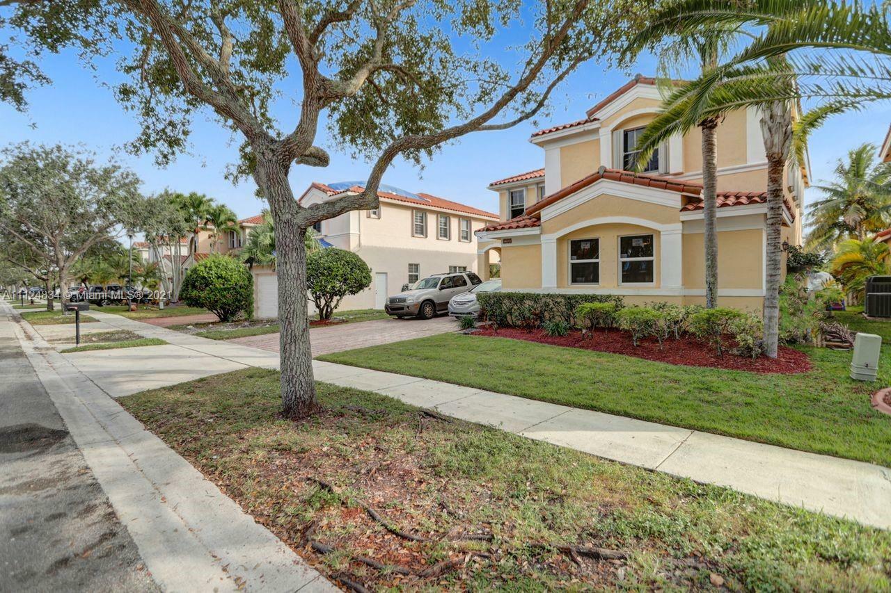 Property Photo: 16516 SW 39th St FL 33027