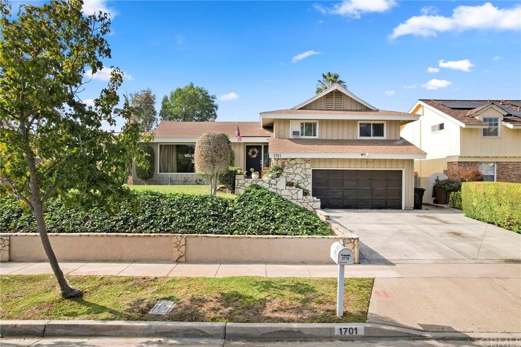 Property Photo: 1701 Sunrise Lane CA 92833