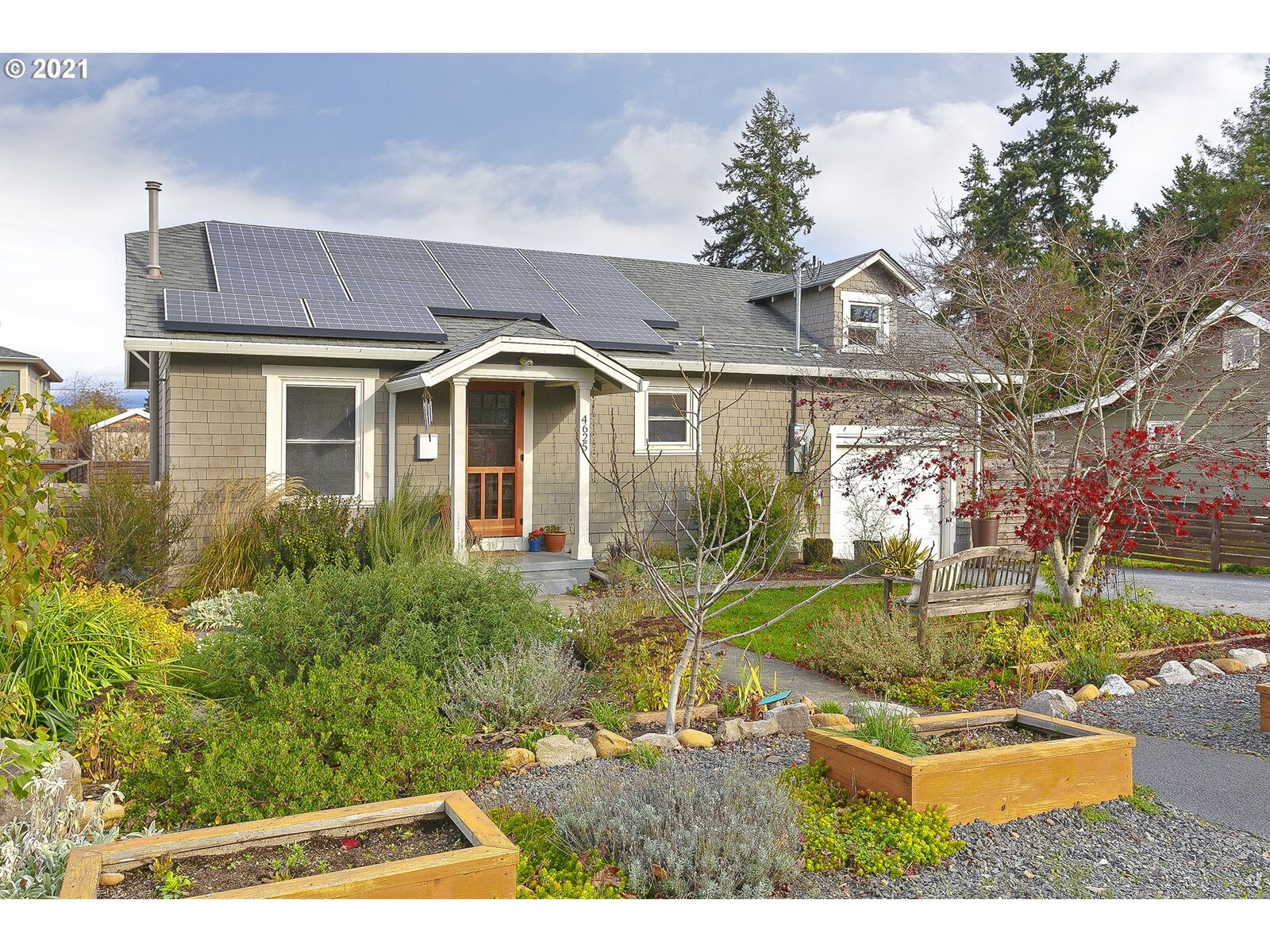 Property Photo: 4625 NE Going St OR 97218