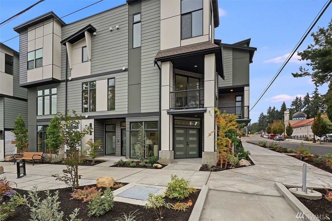 Property Photo: 5520 238th St SW G WA 98043