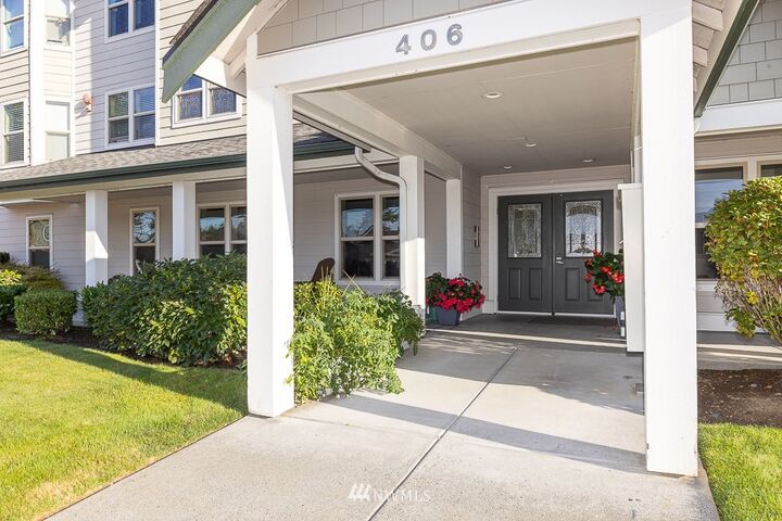 Property Photo: 406 Wood Street 302 WA 98290