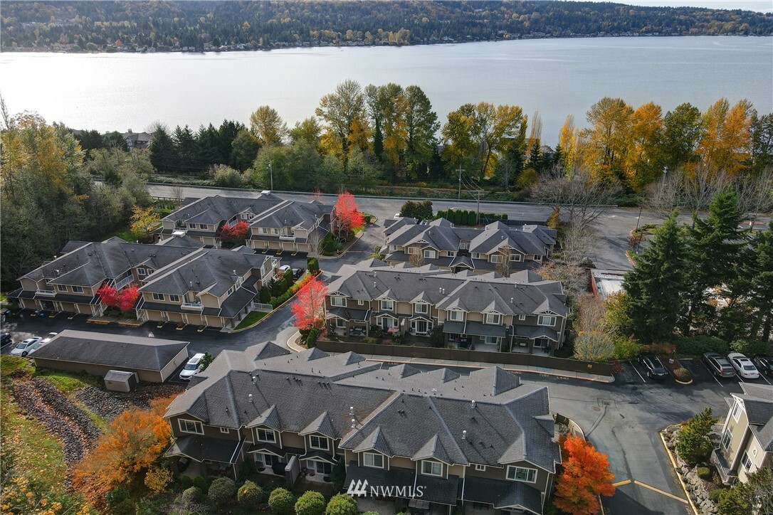 Property Photo:  3500 E Lake Sammamish Parkway SE 5-104  WA 98075 