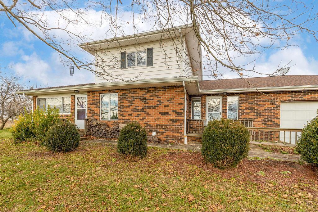 Property Photo: 12444 Pleasant Valley NE Road OH 43080