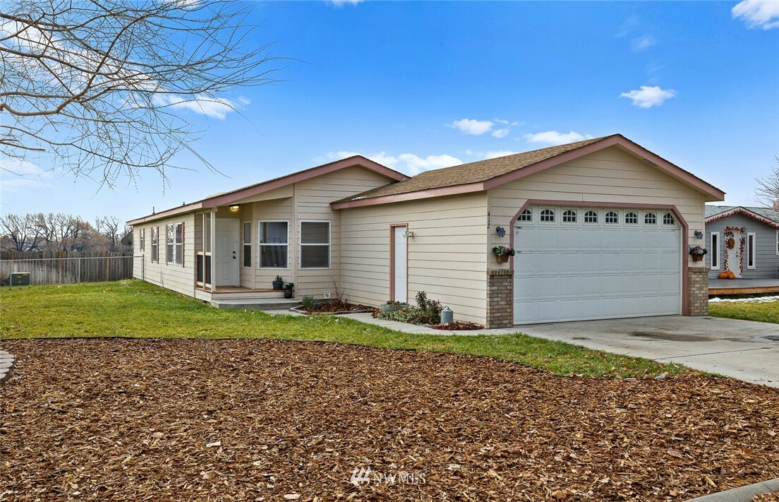 Property Photo:  412 Alpine Drive  WA 98926 