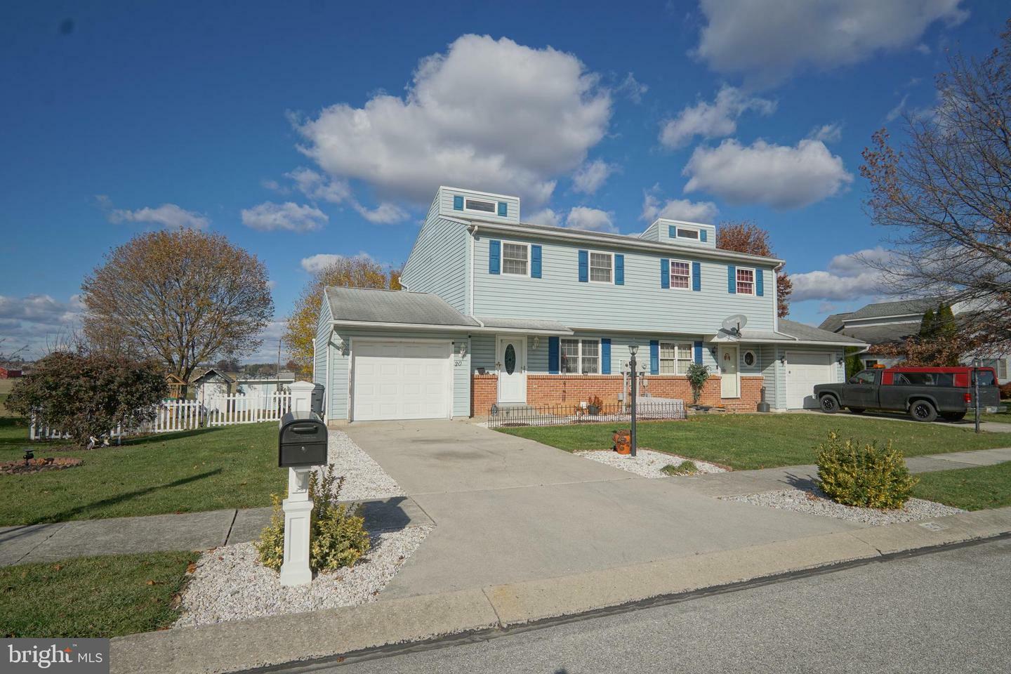 Property Photo:  20 Franklin Court  PA 17344 