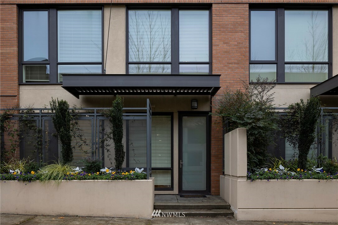 Property Photo: 400 Washington Avenue 117 WA 98337
