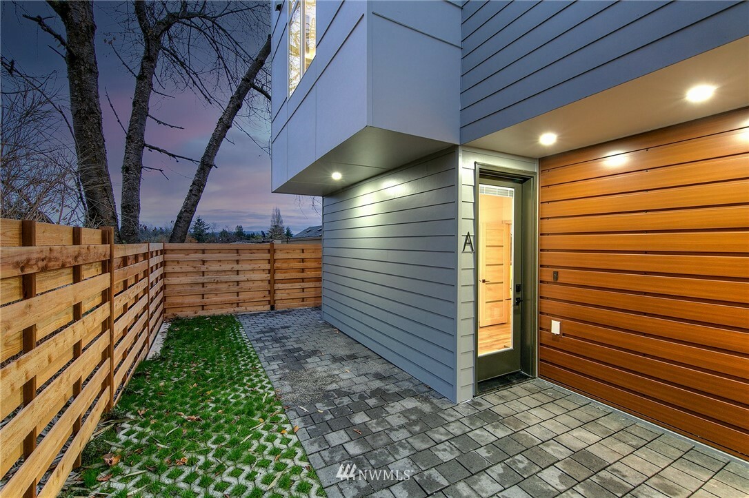 Property Photo: 7552 43rd Avenue S A WA 98118