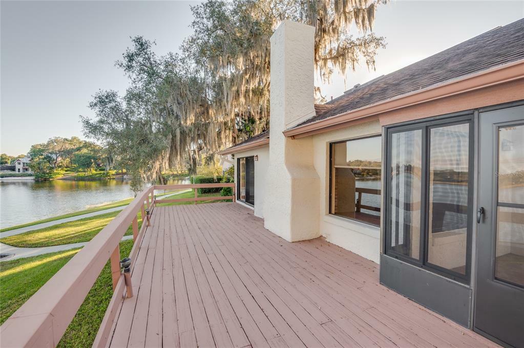 Property Photo:  600 W Lake Cir  FL 32750 