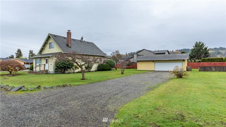 Property Photo: 1420 7th Avenue SE WA 98372