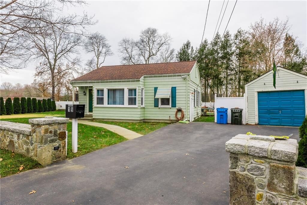 Property Photo:  19 Burton Avenue  CT 06360 