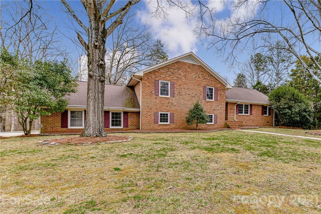 Property Photo:  650 Woodend Drive  NC 28025 