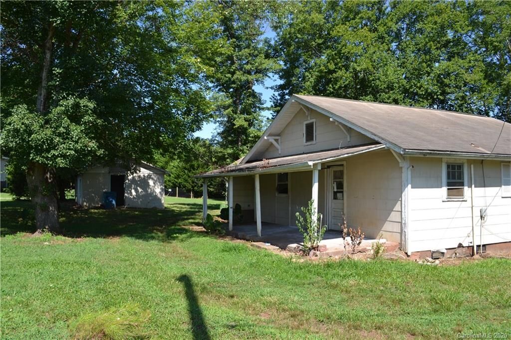 Property Photo: 202 Lovelady Road NE NC 28690