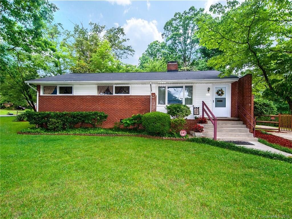 Property Photo:  601 Manhasset Road  NC 28209 