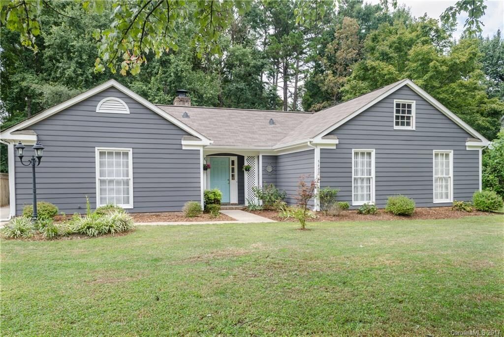 Property Photo:  5400 Donnefield Drive  NC 28227 