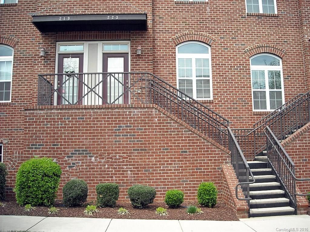 Property Photo: 223 Harbour Place Drive 223 NC 28036