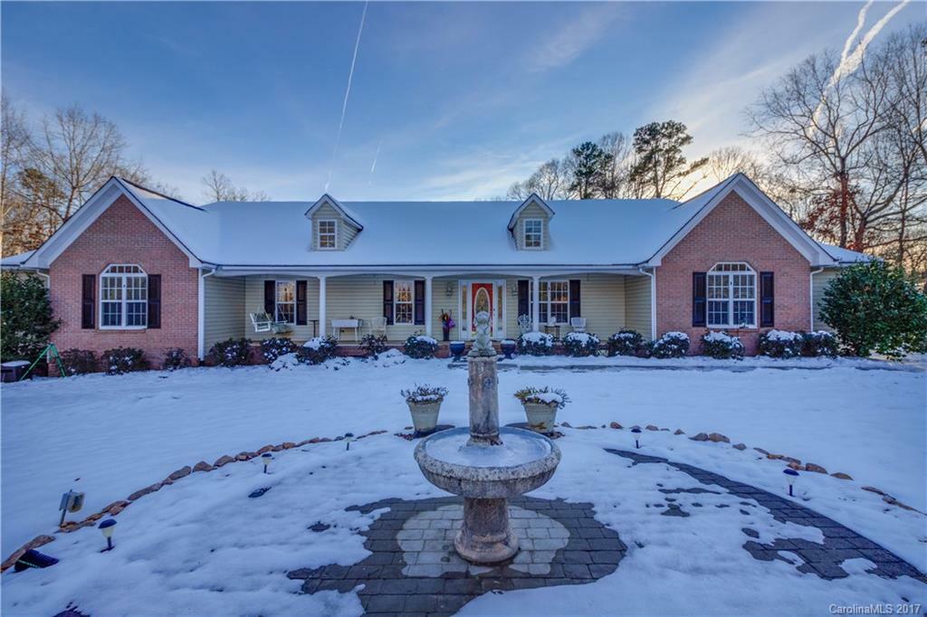 Property Photo: 1496 Glenfield Drive NC 28147
