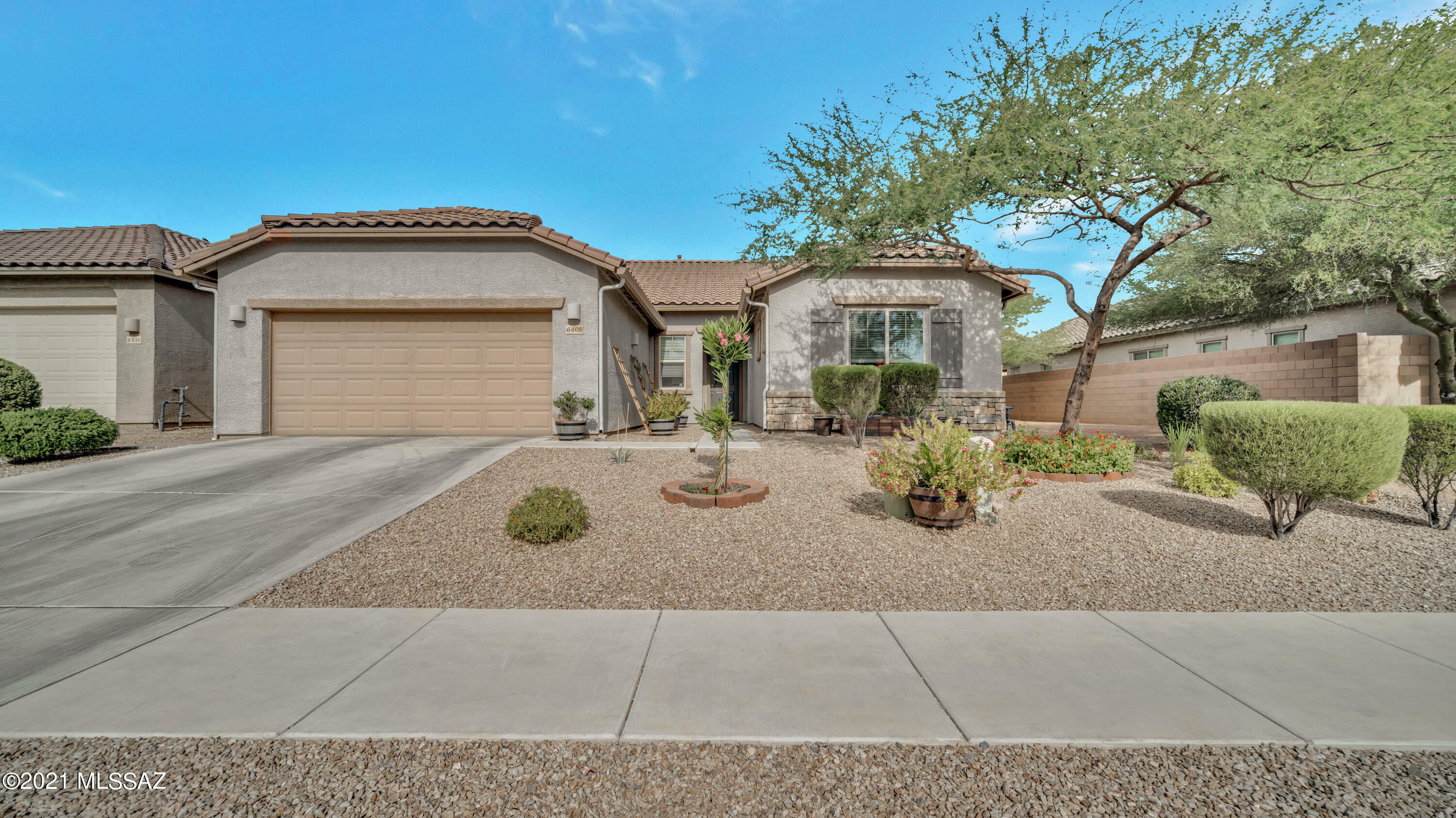 Property Photo:  6408 W Smoky Falls Way  AZ 85757 