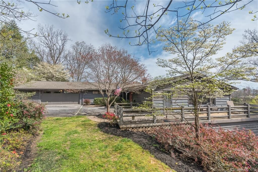Property Photo: 225 Mockingbird Hill Road SC 29356
