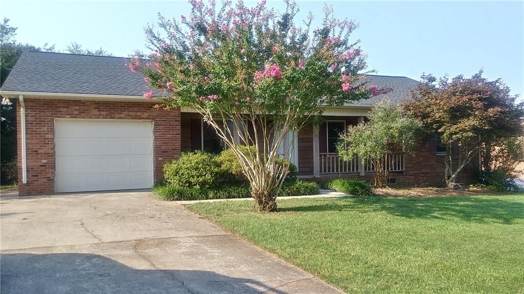 Property Photo: 2477 Ashford Drive NC 28658