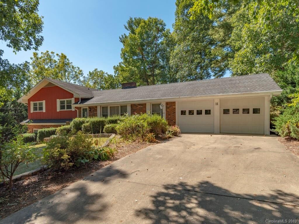 Property Photo: 11 Ridgewood Avenue NC 28787
