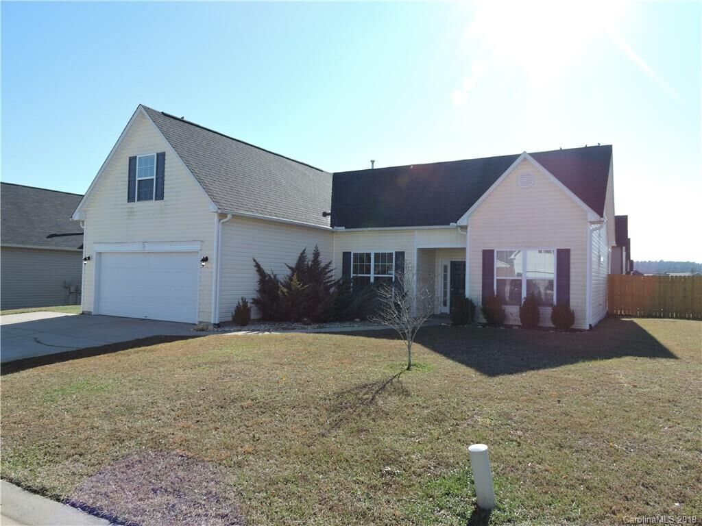 Property Photo: 366 W Swift Creek Road NC 28732