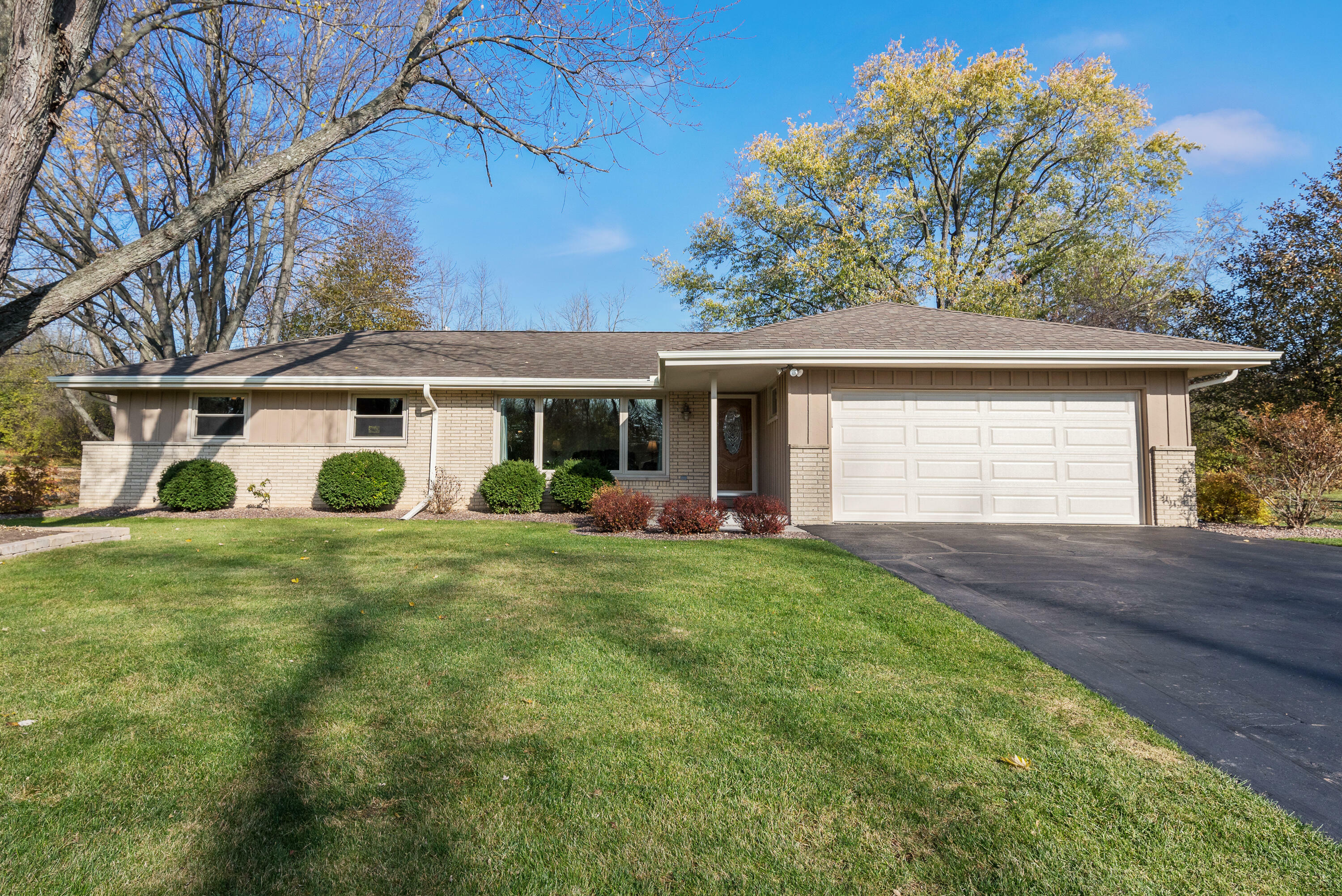 Property Photo: 12650 W Lagoon Rd WI 53151