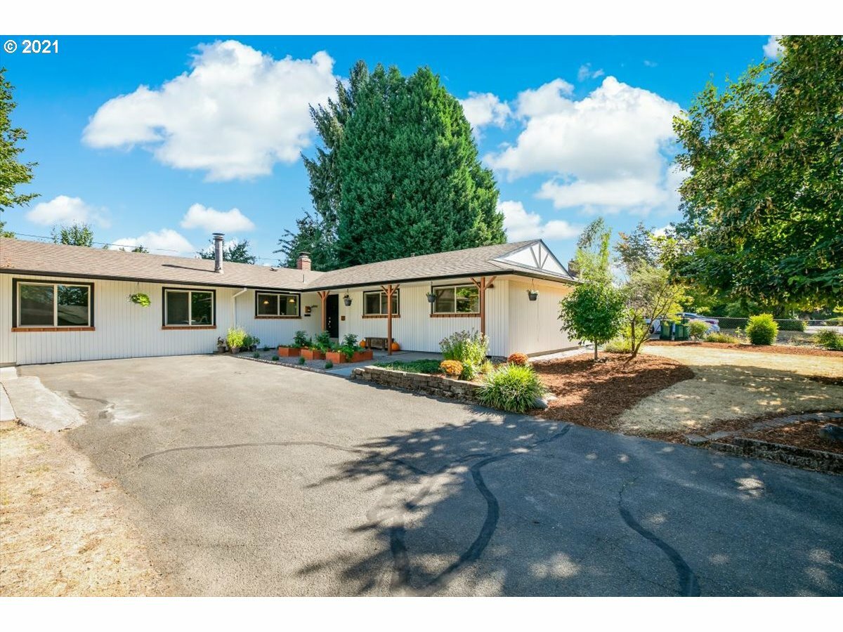 Property Photo: 13755 SW Burlwood St OR 97005