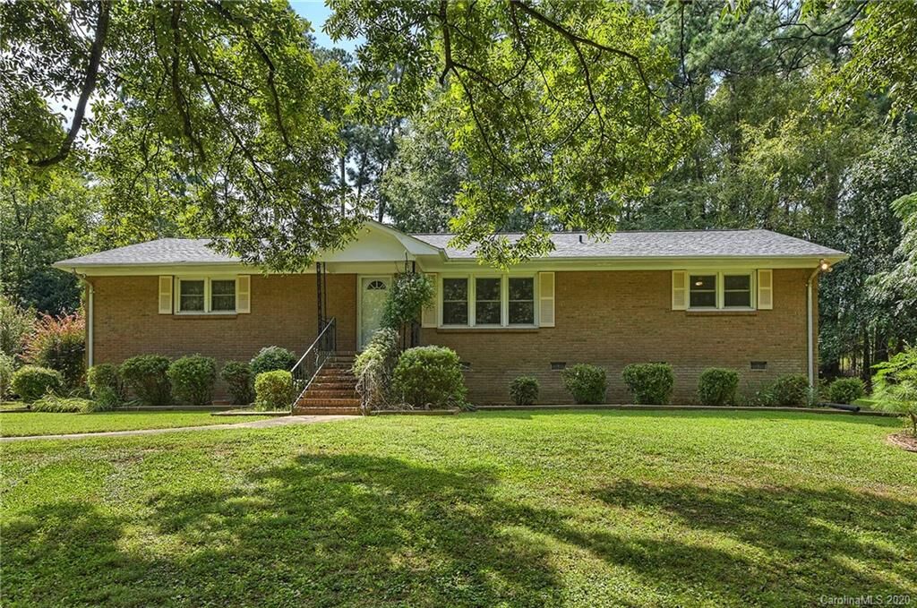 Property Photo:  1908 Lakeview Drive  NC 28134 