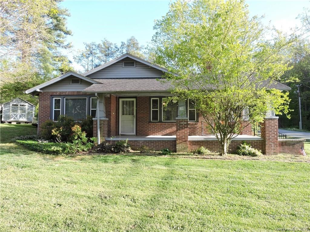 Property Photo: 201 Edgewood Road NC 28803