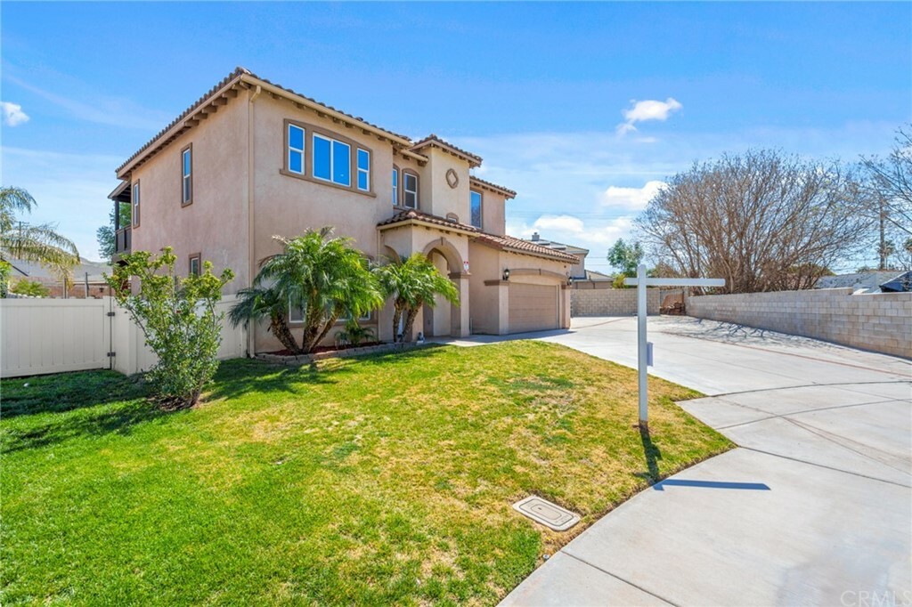 Property Photo: 12471 Palika Way CA 92313